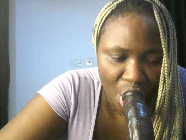 Hotchocolatee191 webcam