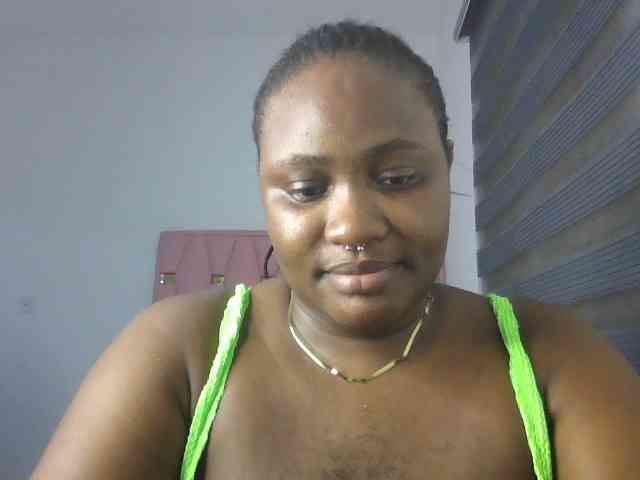 Hotchocolatee191 webcam