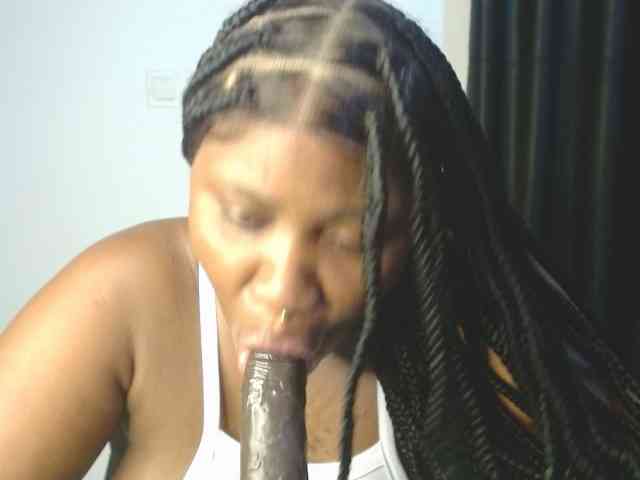 Hotchocolatee191 webcam