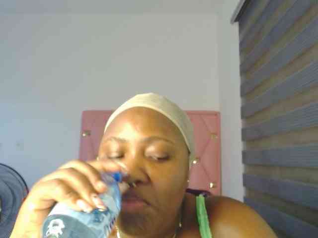 Hotchocolatee191 webcam