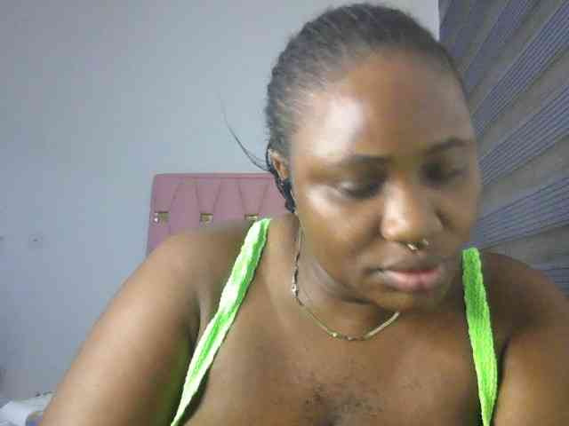 Hotchocolatee191 webcam