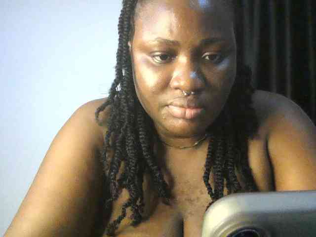 Hotchocolatee191 webcam