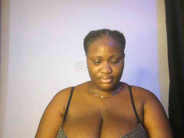 Hotchocolatee191 webcam