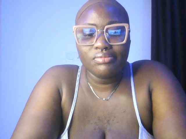Hotchocolatee191 webcam