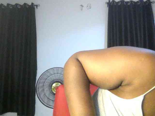 Hotchocolatee191 webcam