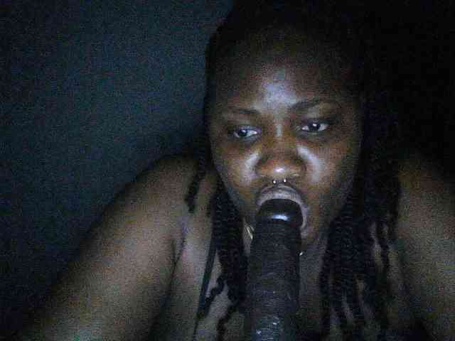 Hotchocolatee191 webcam
