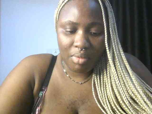Hotchocolatee191 webcam