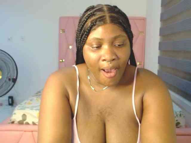Hotchocolatee191 webcam