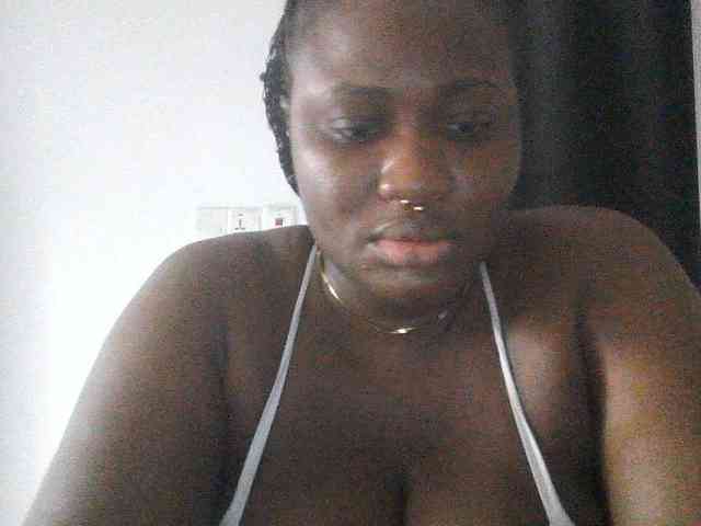 Hotchocolatee191 webcam