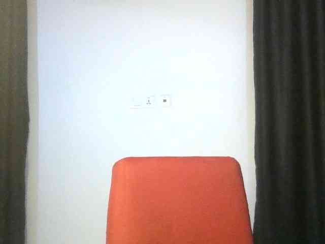 Hotchocolatee191 webcam