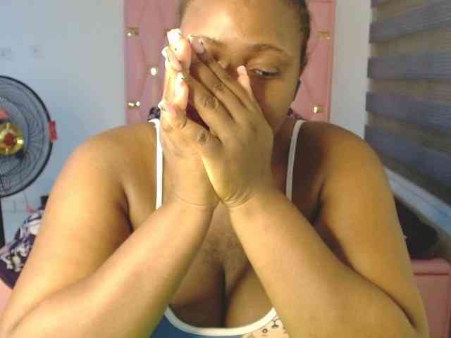 Hotchocolatee191 webcam