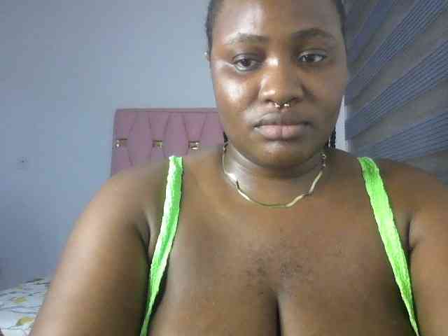 Hotchocolatee191 webcam