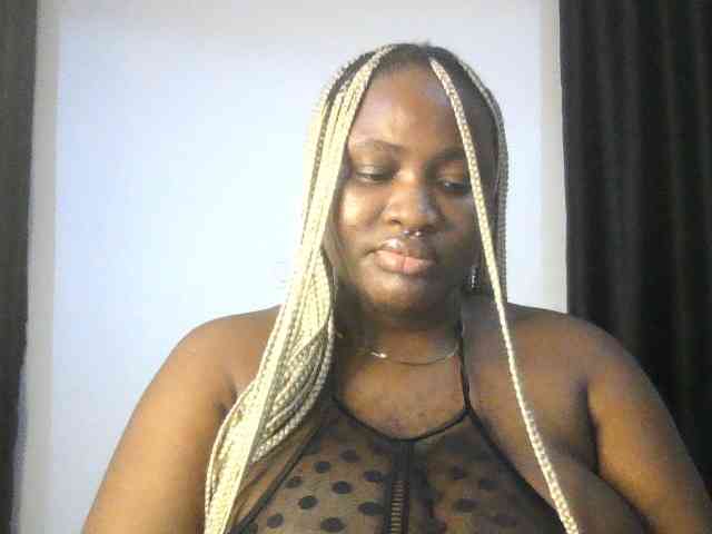 Hotchocolatee191 webcam
