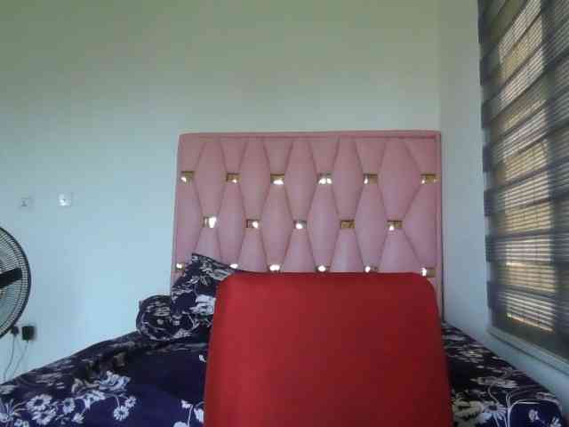 Hotchocolatee191 webcam