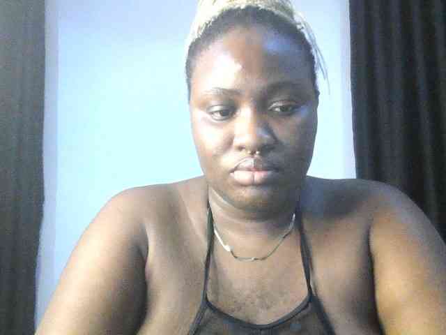 Hotchocolatee191 webcam