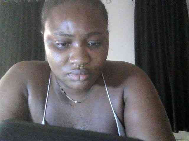 Hotchocolatee191 webcam