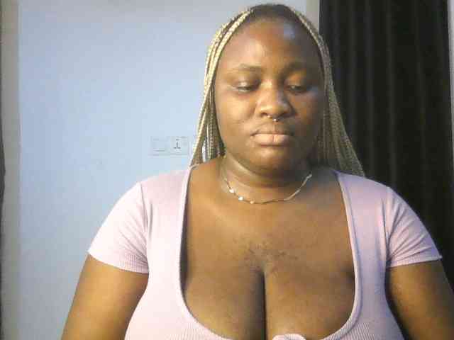 Hotchocolatee191 webcam
