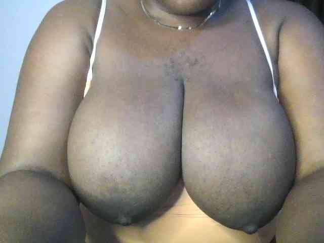 Hotchocolatee191 webcam