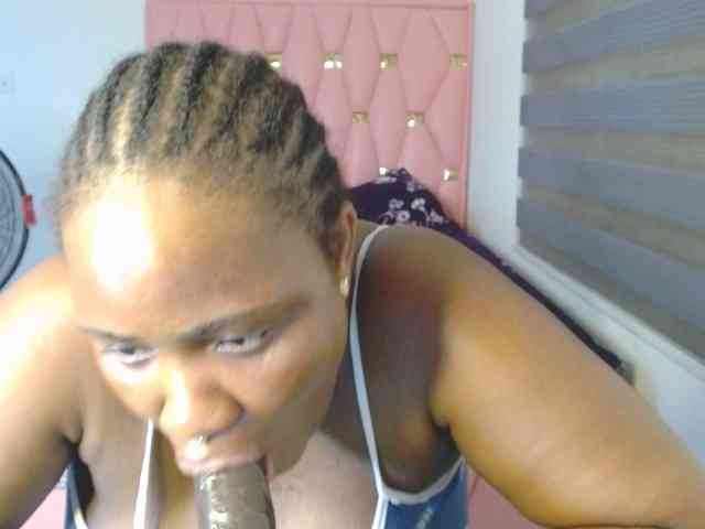 Hotchocolatee191 webcam