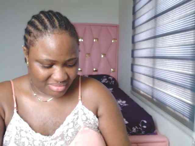 Hotchocolatee191 webcam