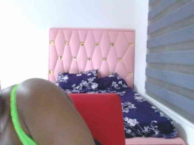 Hotchocolatee191 webcam