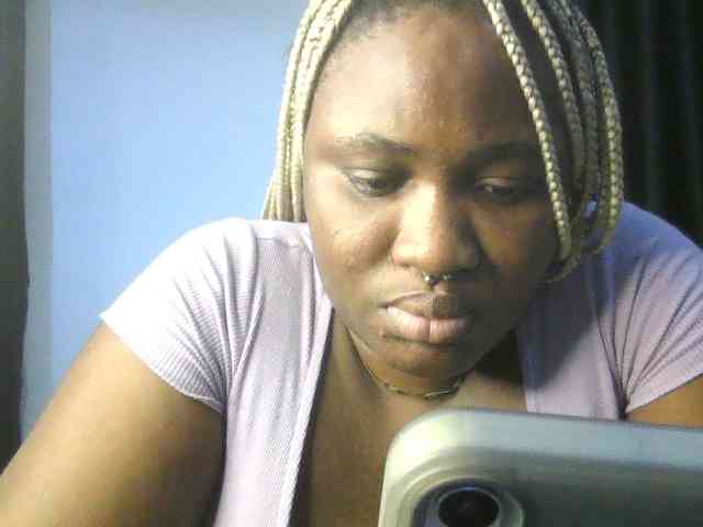 Hotchocolatee191 webcam