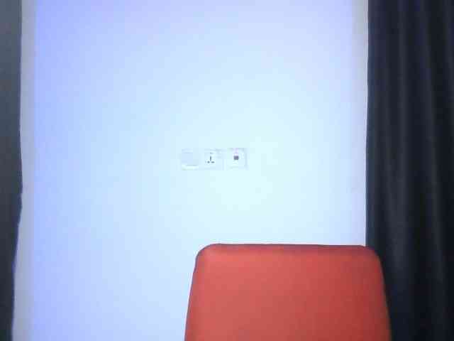 Hotchocolatee191 webcam