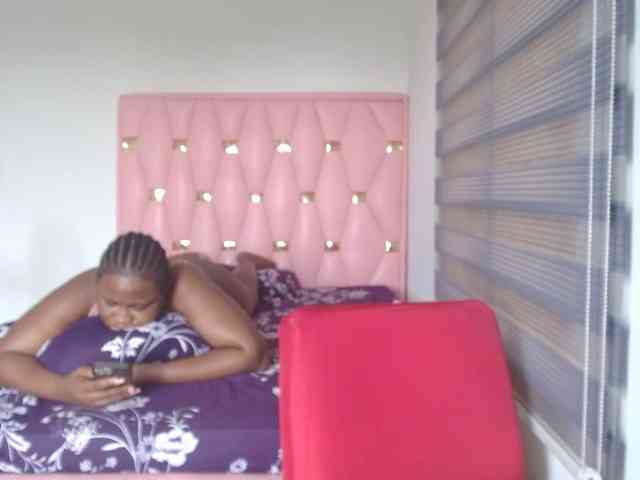 Hotchocolatee191 webcam