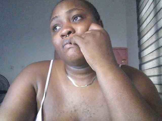 Hotchocolatee191 webcam