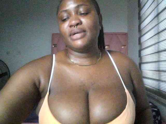 Hotchocolatee191 webcam