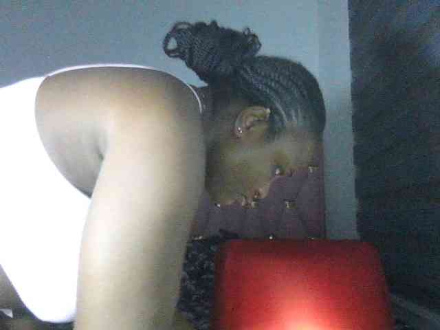 Hotchocolatee191 webcam