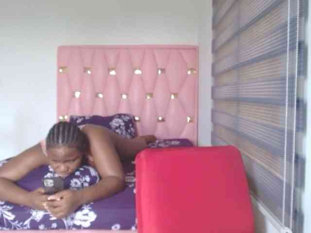 Hotchocolatee191 webcam