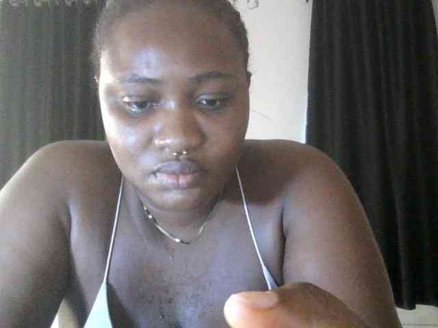 Hotchocolatee191 webcam