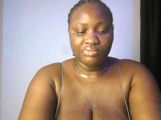 Hotchocolatee191 webcam