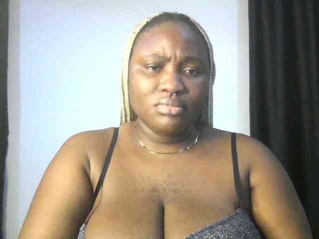 Hotchocolatee191 webcam