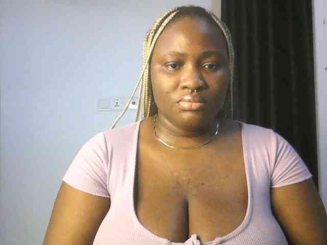 Hotchocolatee191 webcam
