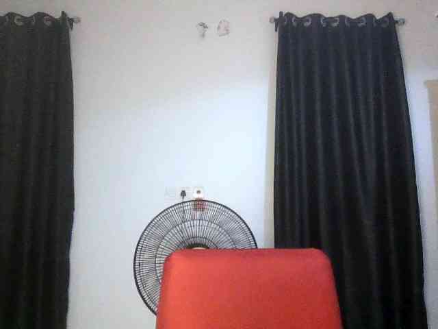 Hotchocolatee191 webcam