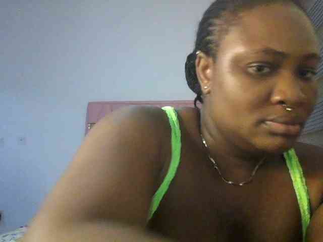 Hotchocolatee191 webcam