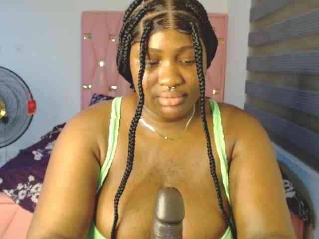 Hotchocolatee191 webcam