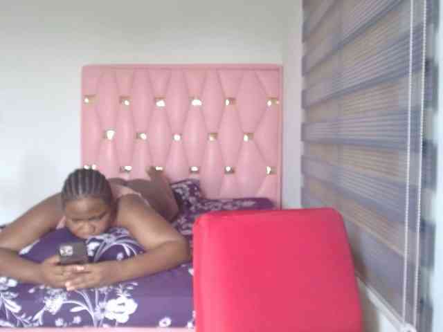 Hotchocolatee191 webcam