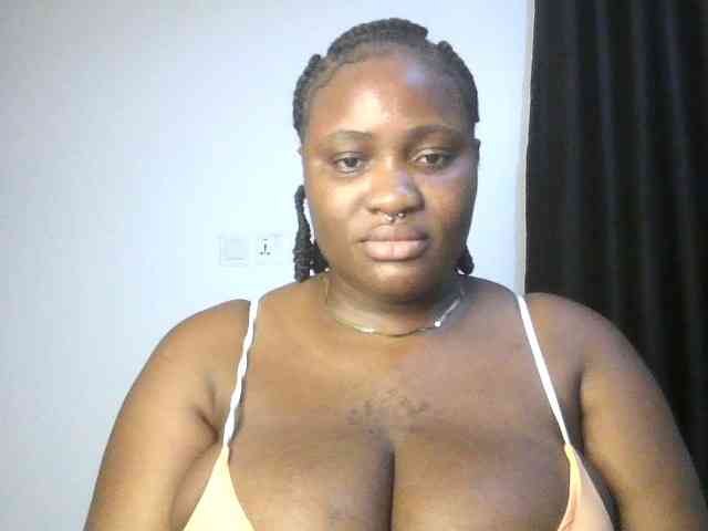 Hotchocolatee191 webcam