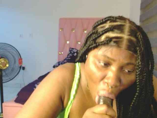 Hotchocolatee191 webcam
