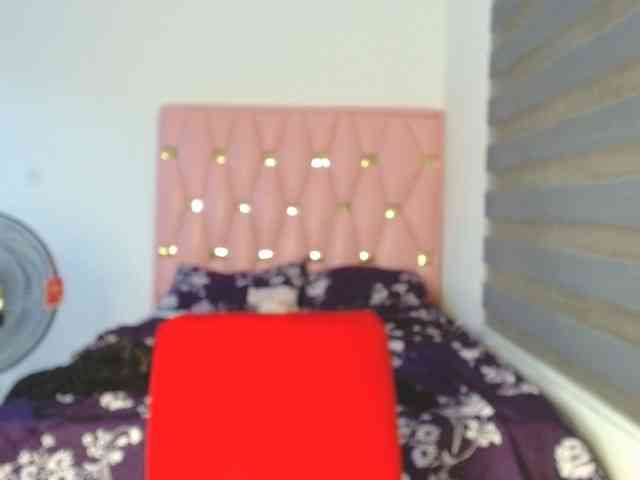 Hotchocolatee191 webcam