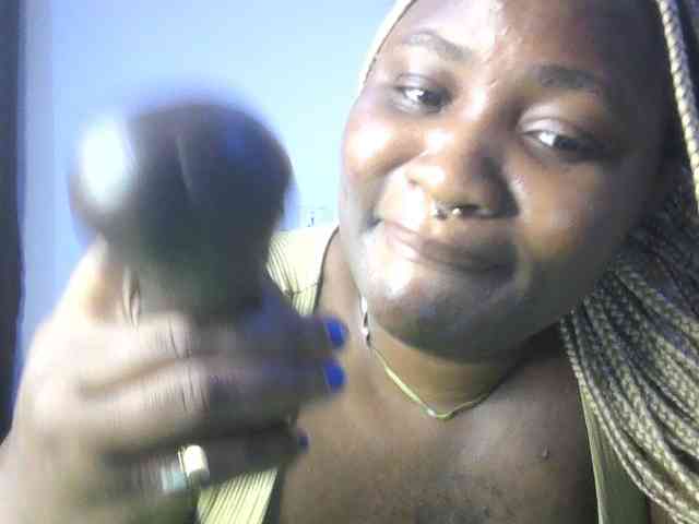 Hotchocolatee191 webcam