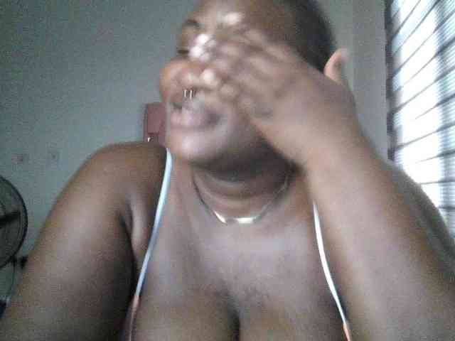 Hotchocolatee191 webcam