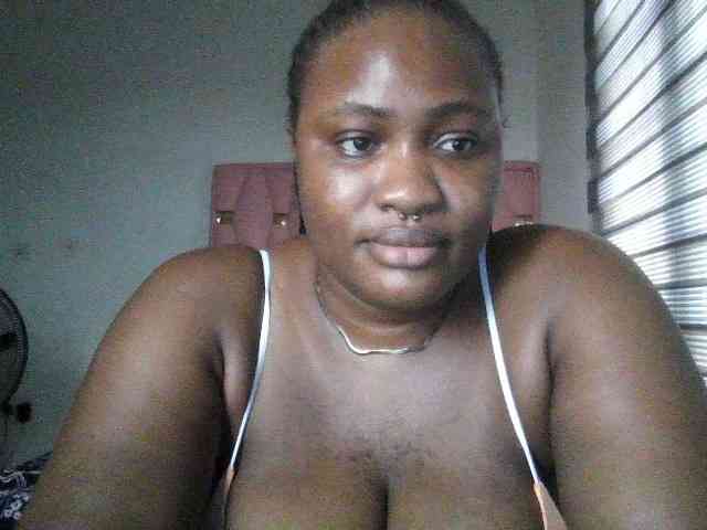 Hotchocolatee191 webcam