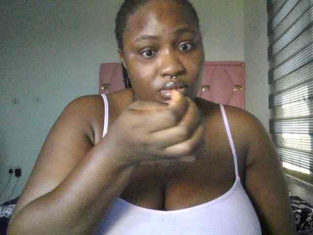 Hotchocolatee191 webcam