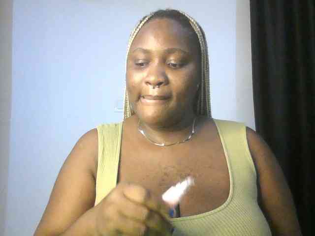 Hotchocolatee191 webcam
