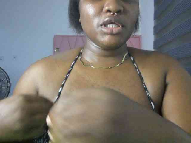 Hotchocolatee191 webcam