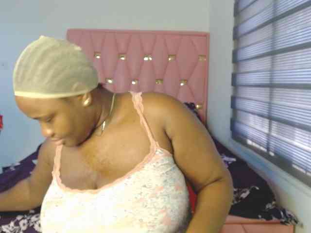 Hotchocolatee191 webcam